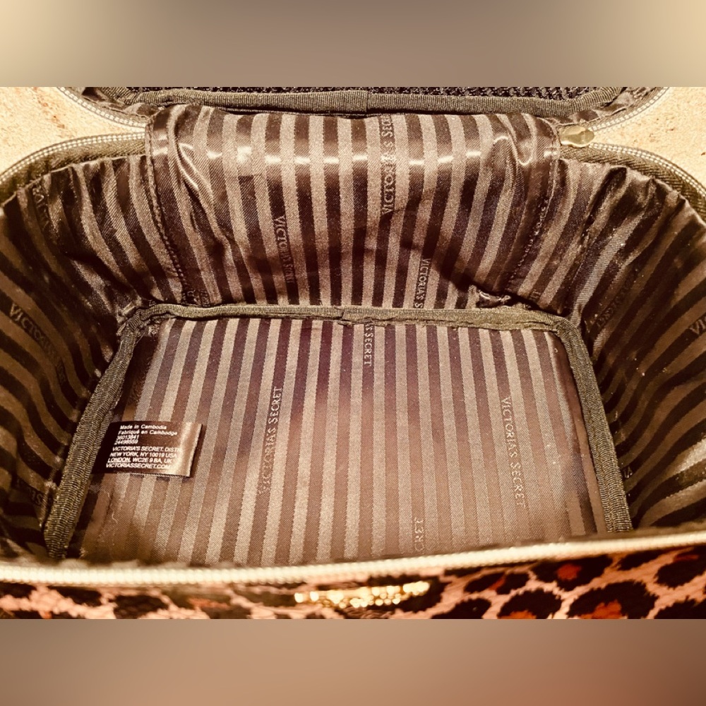 Victoria’s Secret Zippered Cosmetic Case - Picture 7 of 8